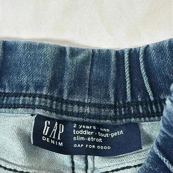 GAP - pull on denim jeans. Size 2 - Picture 3 of 3